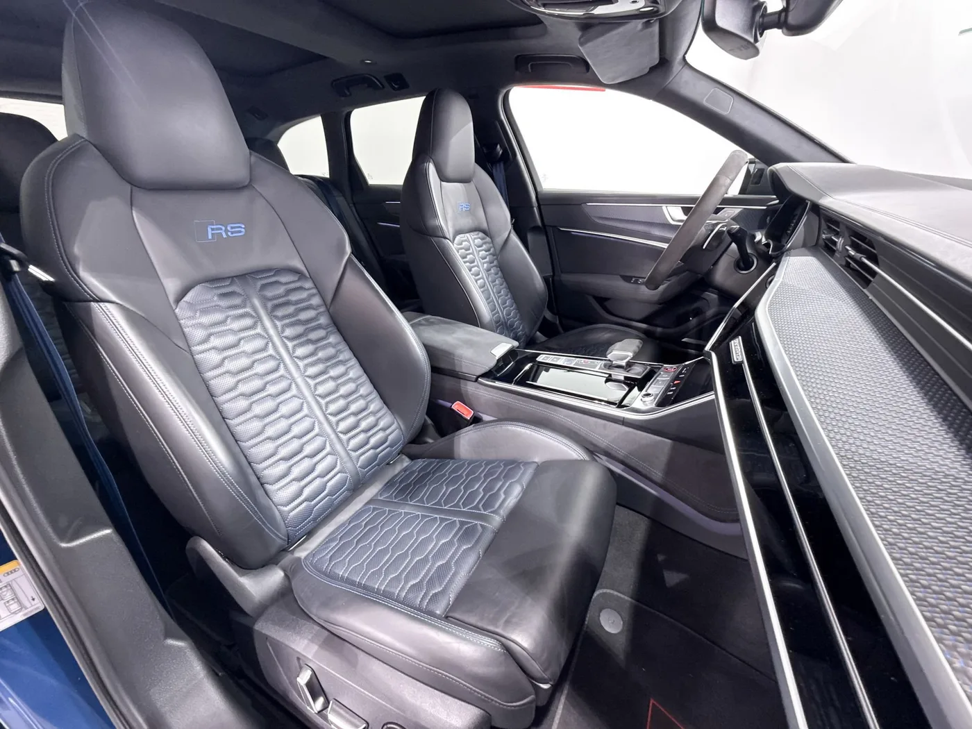 2023 Audi RS6 Avant performance angeboten von einem Supersportwagenhändler in Zibido San Giacomo, Italien, Foto 24 von 25