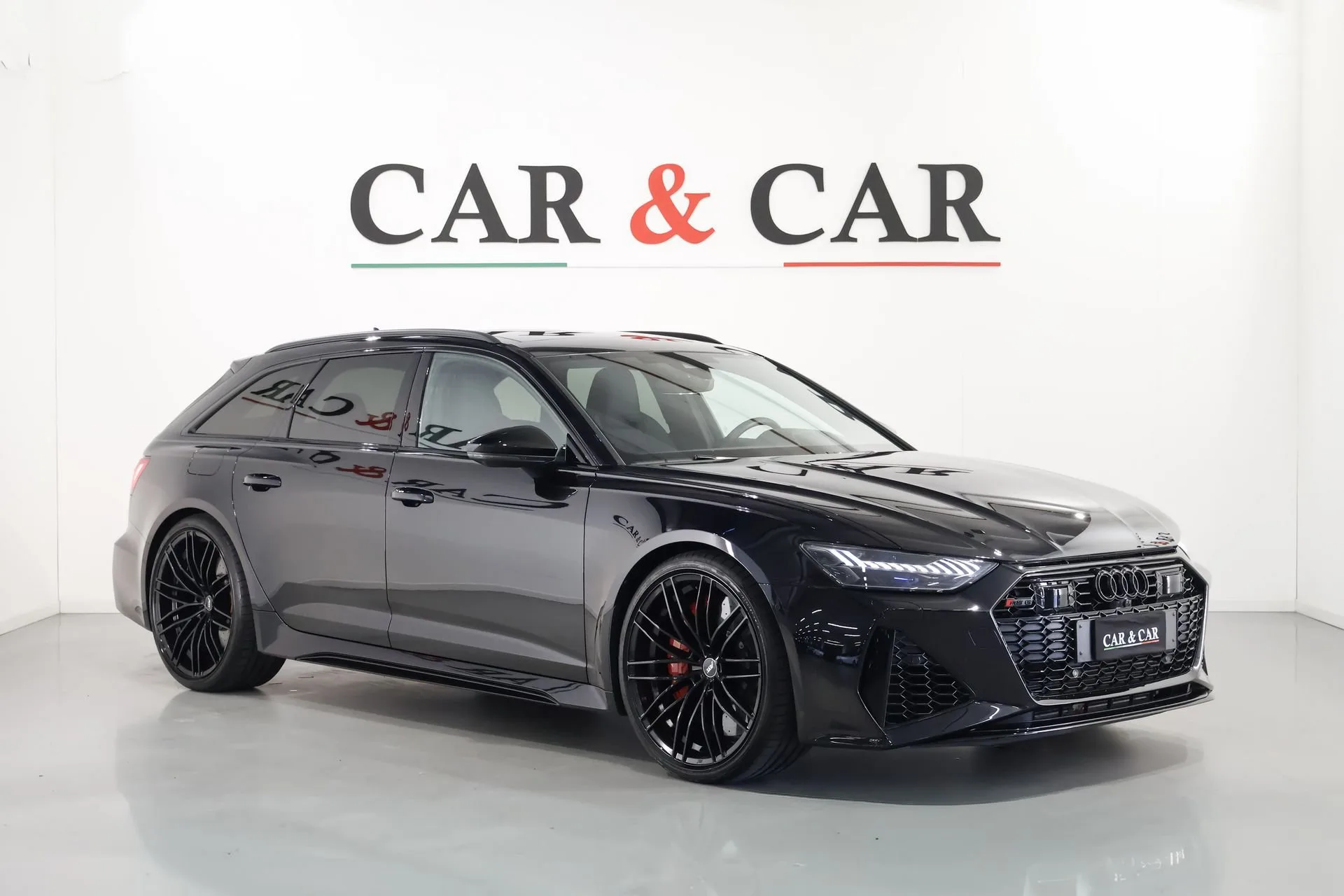 2023 Audi RS6 Avant performance angeboten von einem Fachhändler in Zibido San Giacomo, Italien, Hauptfoto