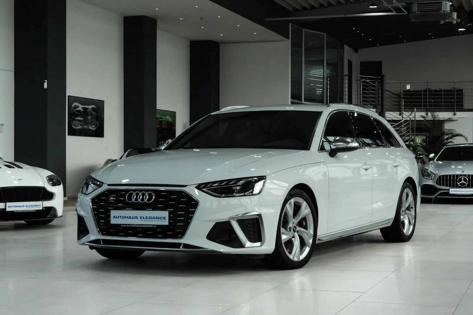 2023 Audi S4 Avant proposta da un concessionario specializzato a Colonia, Germania, foto principale