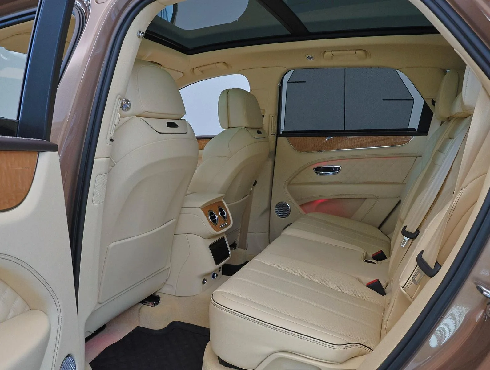 2023 Bentley Bentayga Azure Hybrid, 9/22