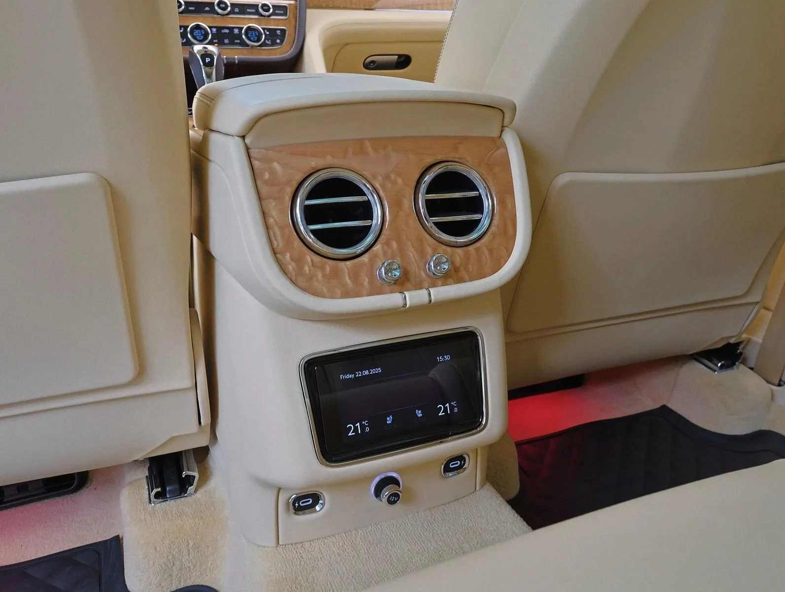 2023 Bentley Bentayga Azure Hybrid, 10/22