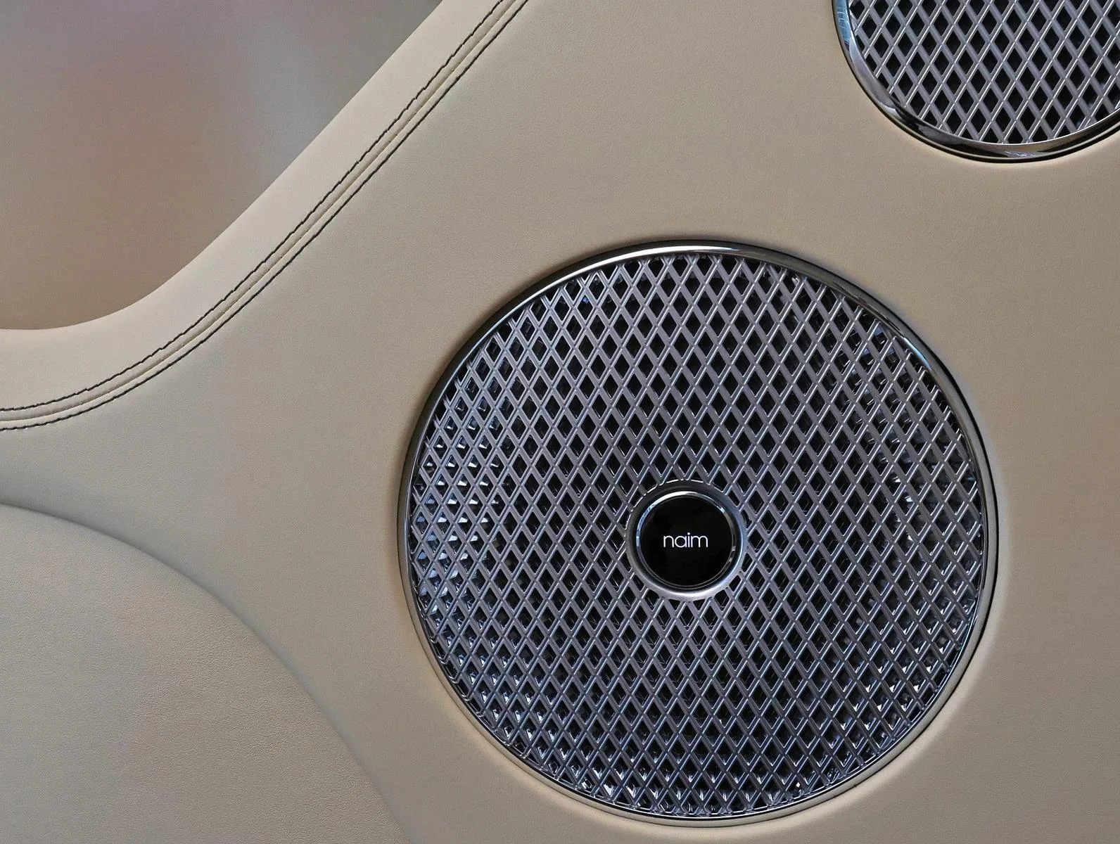 2023 Bentley Bentayga Azure Hybrid, 16/22