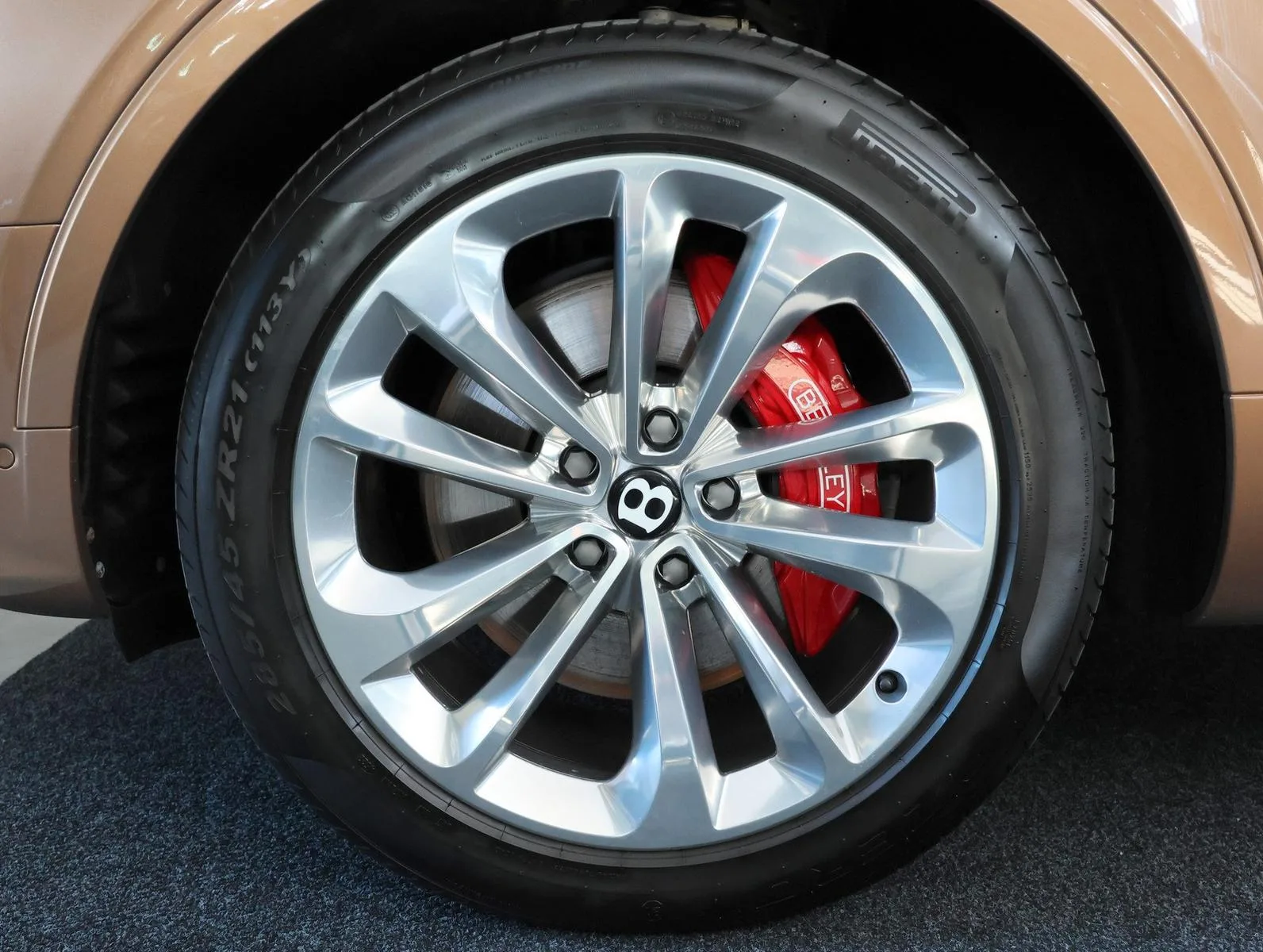 2023 Bentley Bentayga Azure Hybrid, 17/22