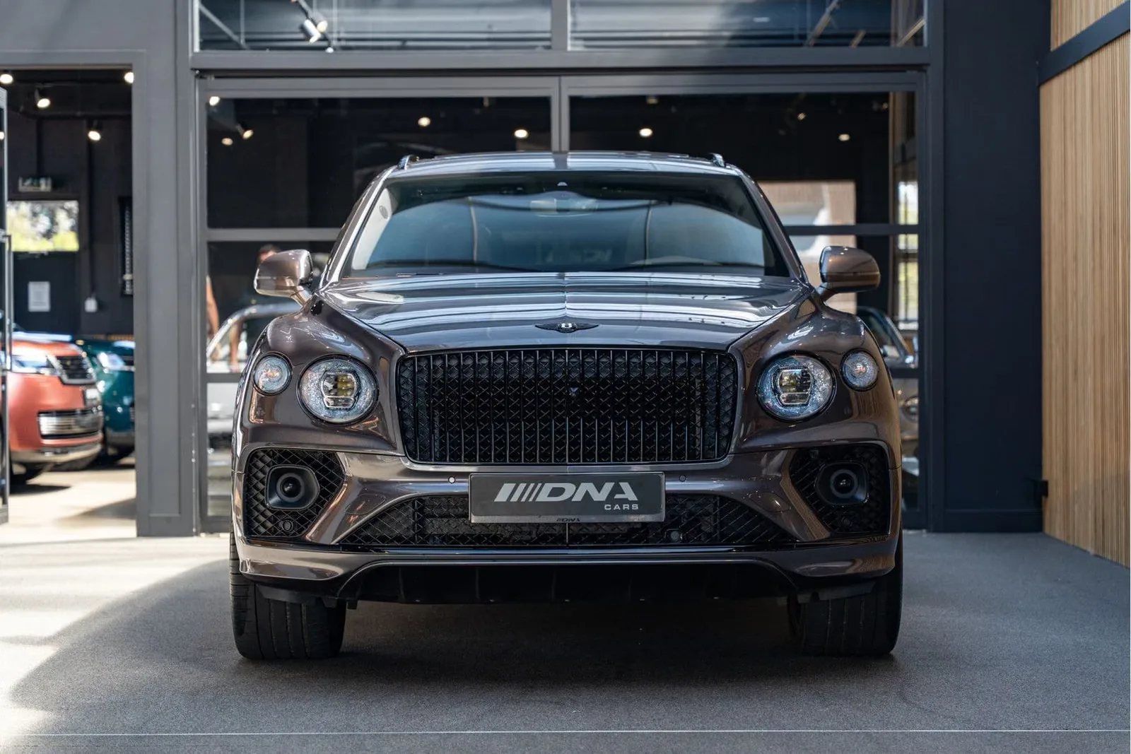 2023 Bentley Bentayga EWB Azure, 2/30