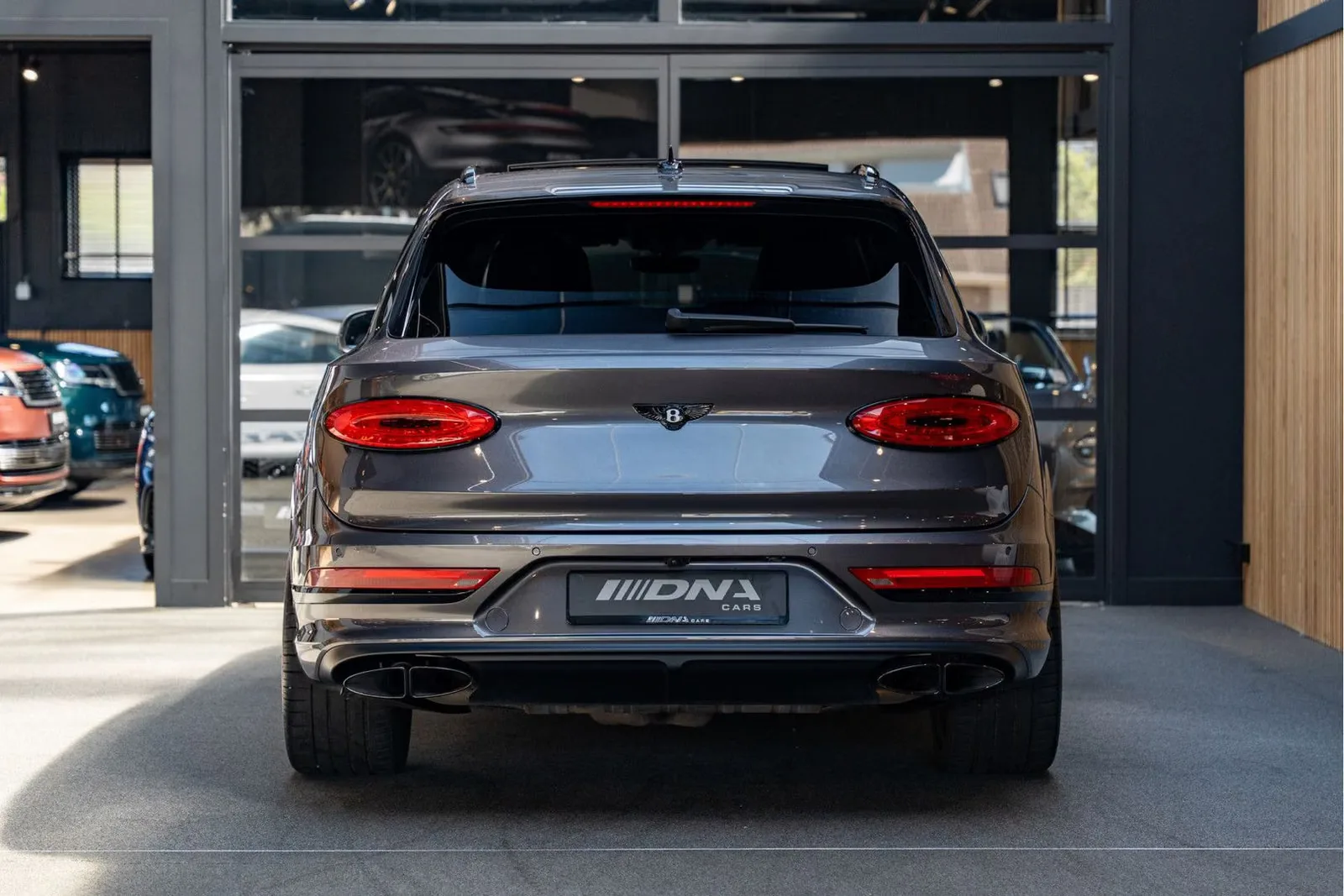 2023 Bentley Bentayga EWB Azure, 4/30