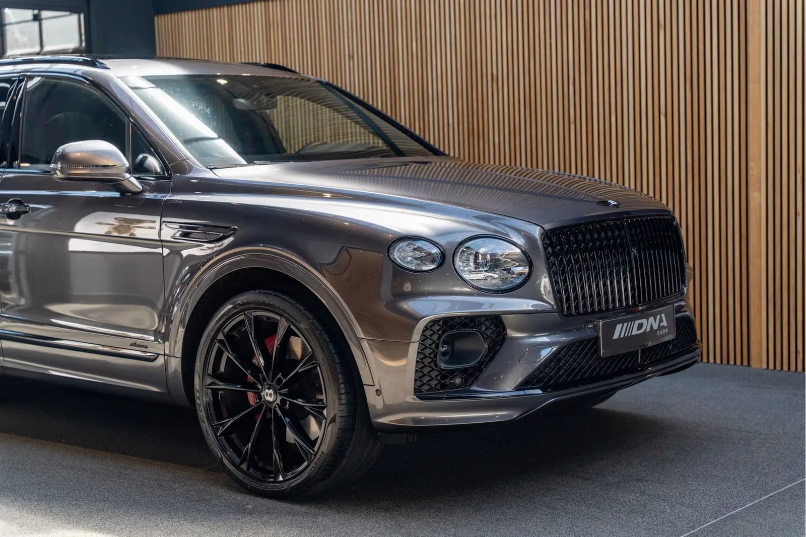 2023 Bentley Bentayga EWB Azure, 9/30