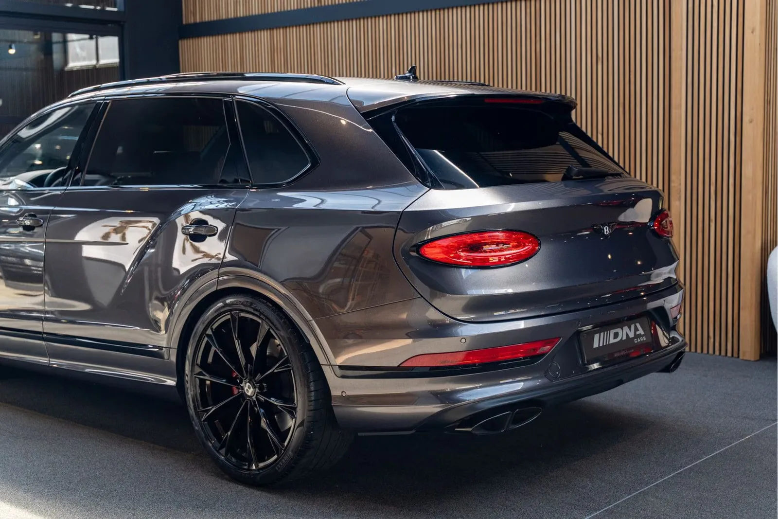 2023 Bentley Bentayga EWB Azure, 10/30