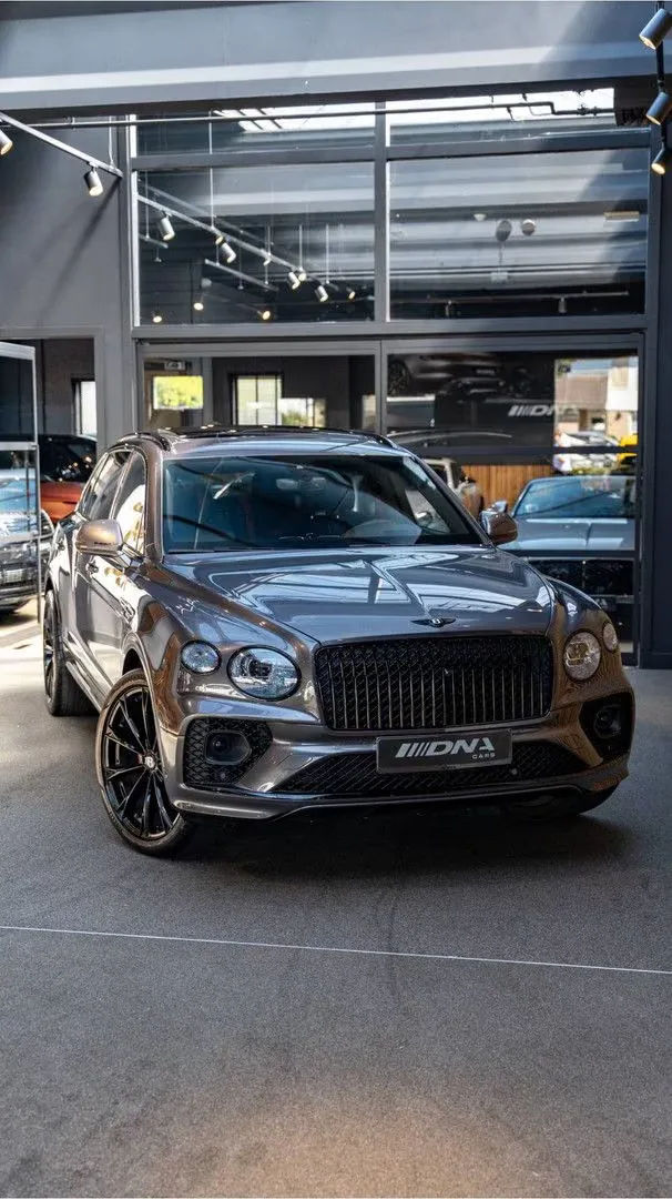 2023 Bentley Bentayga EWB Azure, 18/30