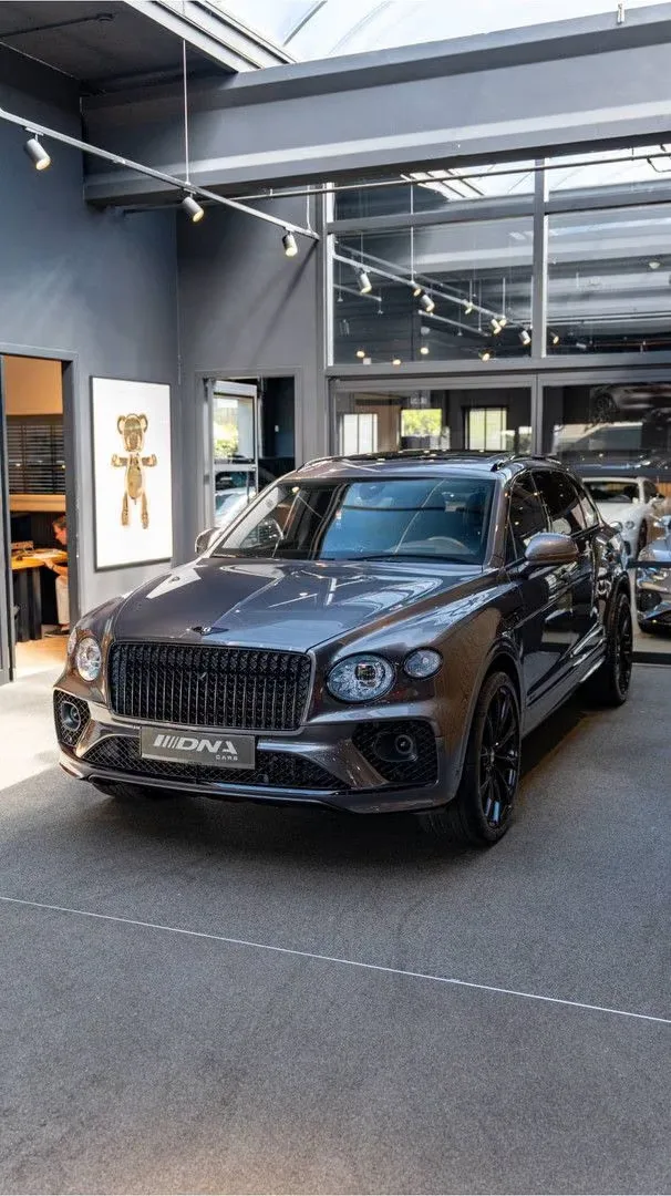 2023 Bentley Bentayga EWB Azure, 20/30