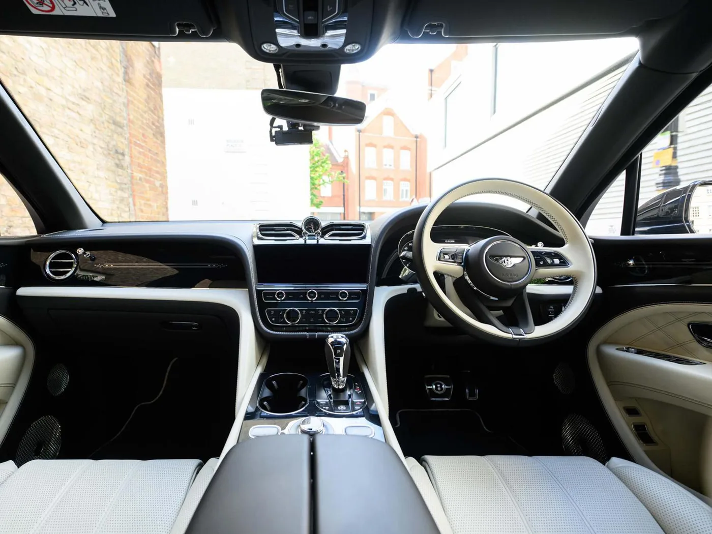 2023 Bentley Bentayga EWB angeboten von einer Vertragshändlergruppe in London, Vereinigtes Königreich, Foto 4 von 25