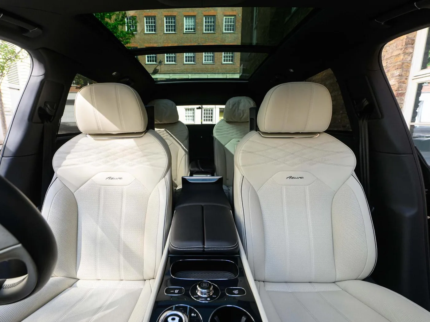 2023 Bentley Bentayga EWB angeboten von einer Vertragshändlergruppe in London, Vereinigtes Königreich, Foto 9 von 25