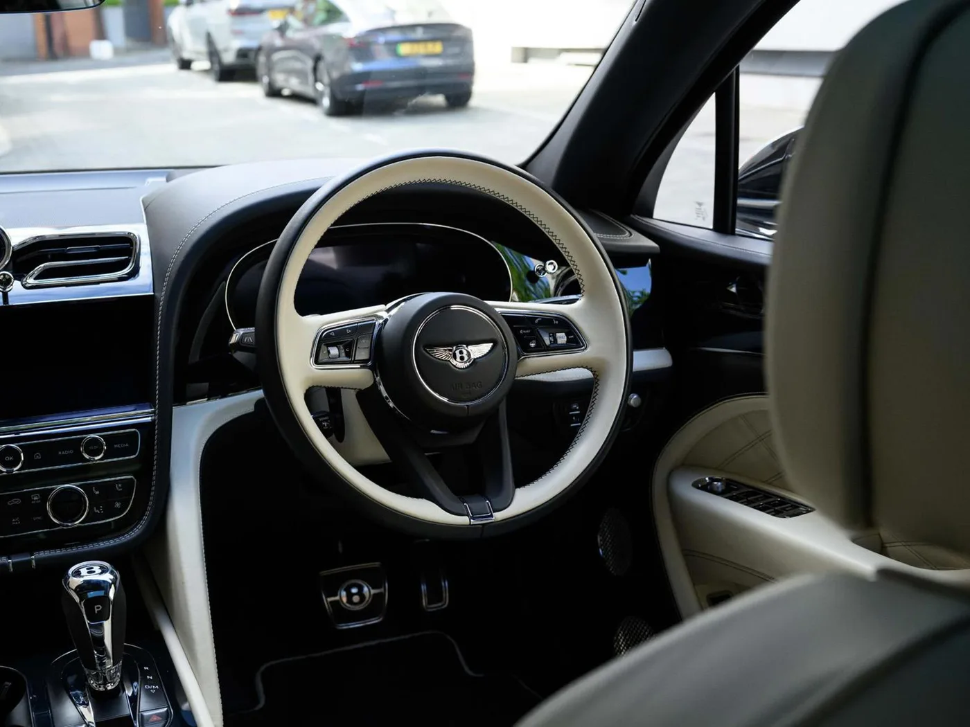 2023 Bentley Bentayga EWB angeboten von einer Vertragshändlergruppe in London, Vereinigtes Königreich, Foto 11 von 25