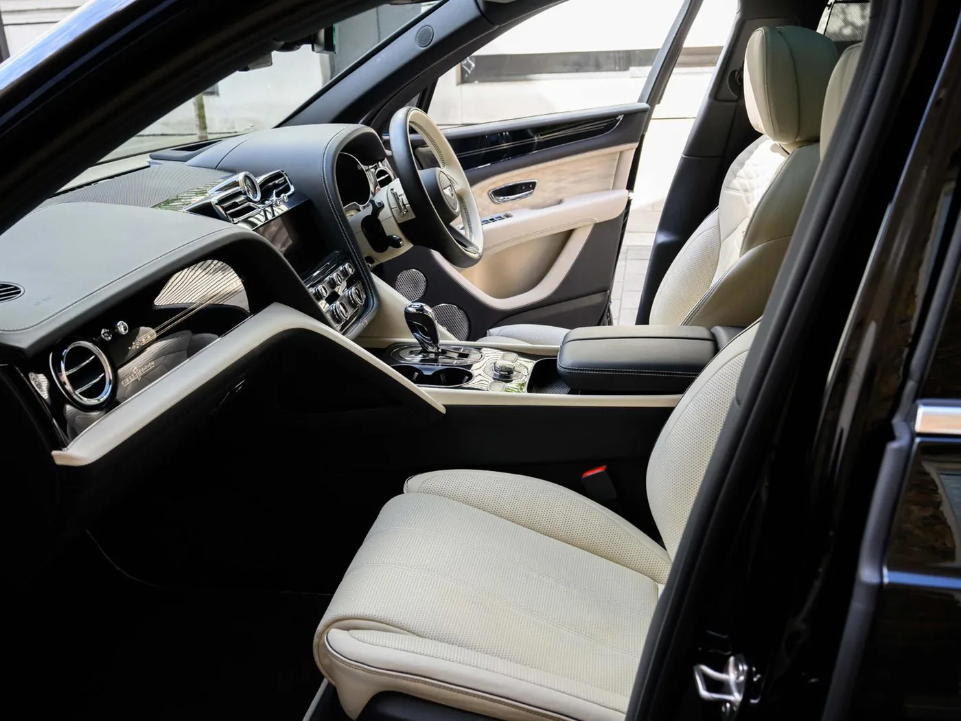 2023 Bentley Bentayga EWB angeboten von einer Vertragshändlergruppe in London, Vereinigtes Königreich, Foto 15 von 25