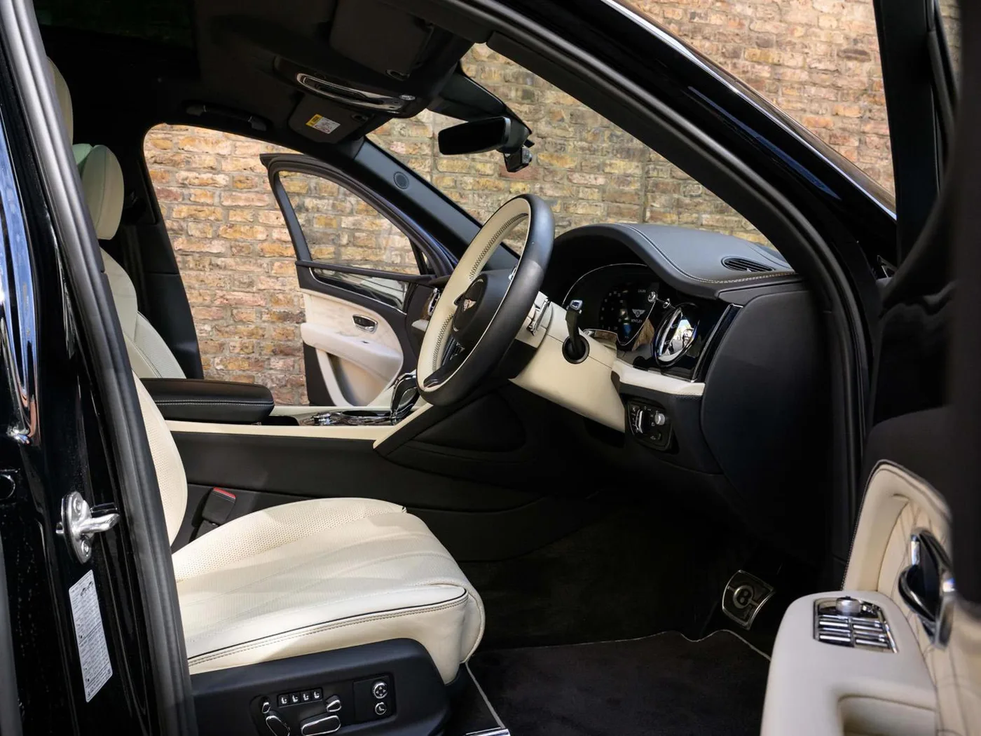 2023 Bentley Bentayga EWB angeboten von einer Vertragshändlergruppe in London, Vereinigtes Königreich, Foto 17 von 25