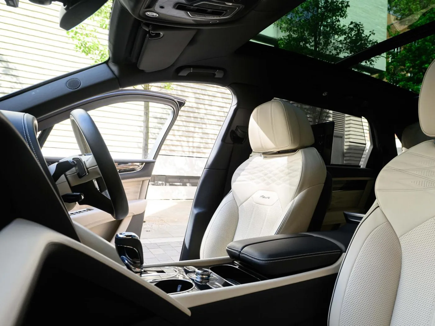 2023 Bentley Bentayga EWB angeboten von einer Vertragshändlergruppe in London, Vereinigtes Königreich, Foto 21 von 25