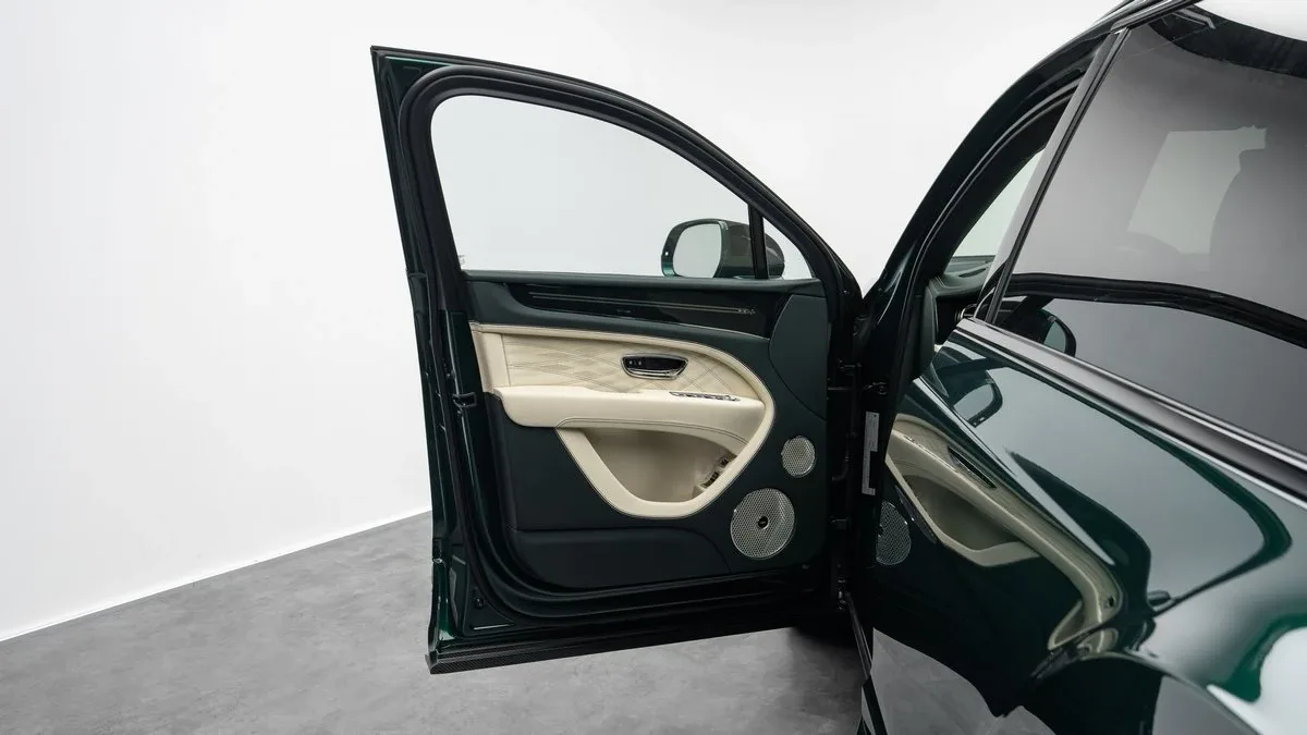 2023 Bentley Bentayga EWB proposée par un concessionnaire spécialisé à Dubai, Émirats arabes unis, photo 11 sur 25