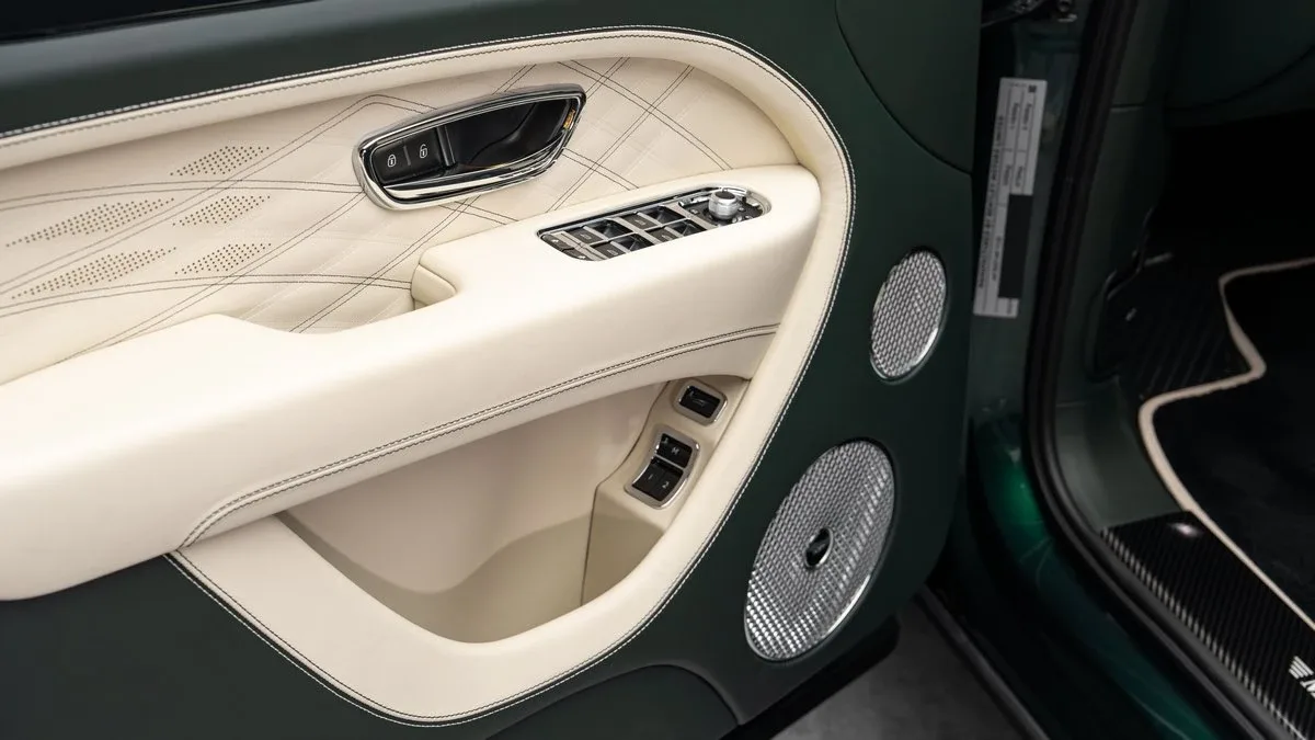 2023 Bentley Bentayga EWB proposée par un concessionnaire spécialisé à Dubai, Émirats arabes unis, photo 12 sur 25