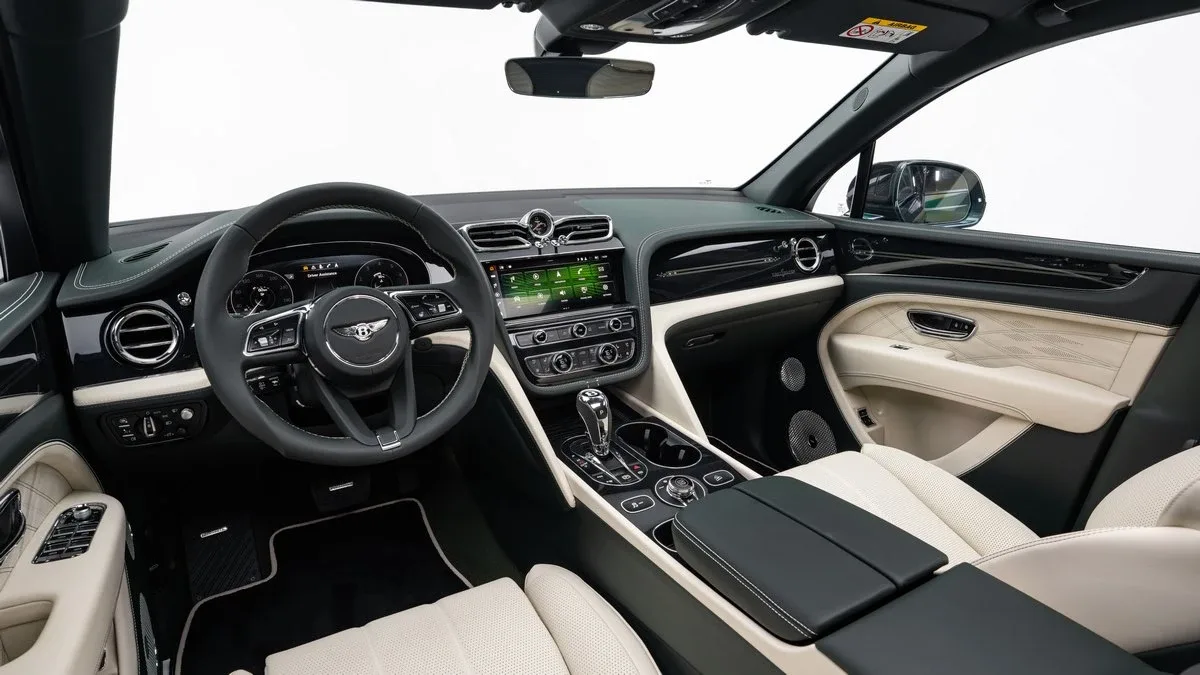 2023 Bentley Bentayga EWB proposée par un concessionnaire spécialisé à Dubai, Émirats arabes unis, photo 14 sur 25