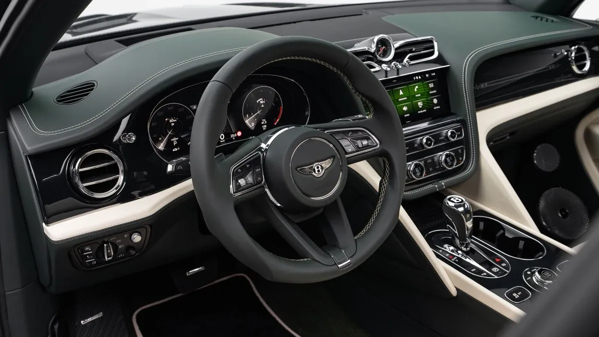 2023 Bentley Bentayga EWB proposée par un concessionnaire spécialisé à Dubai, Émirats arabes unis, photo 15 sur 25