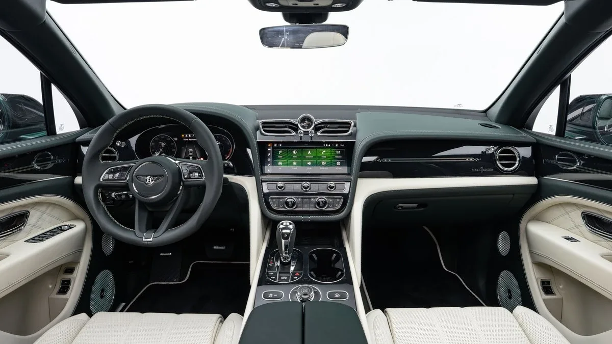 2023 Bentley Bentayga EWB proposée par un concessionnaire spécialisé à Dubai, Émirats arabes unis, photo 17 sur 25
