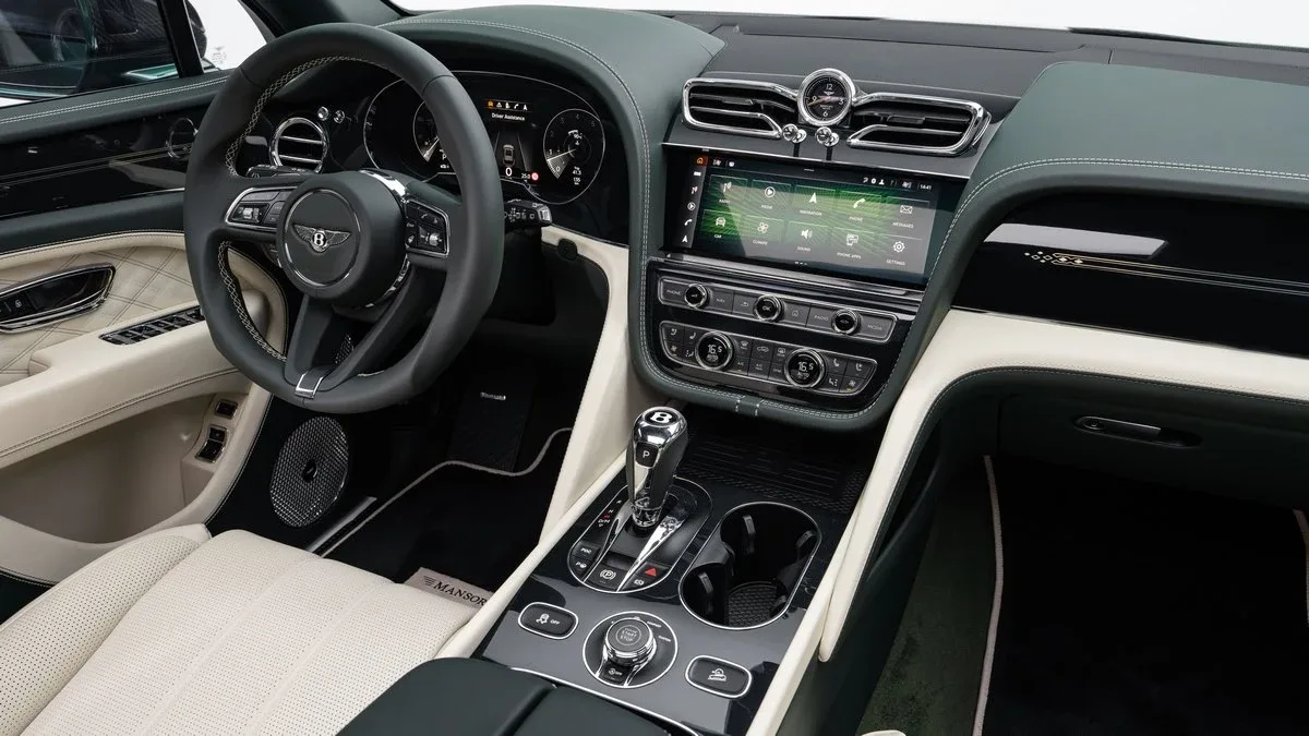 2023 Bentley Bentayga EWB proposée par un concessionnaire spécialisé à Dubai, Émirats arabes unis, photo 18 sur 25
