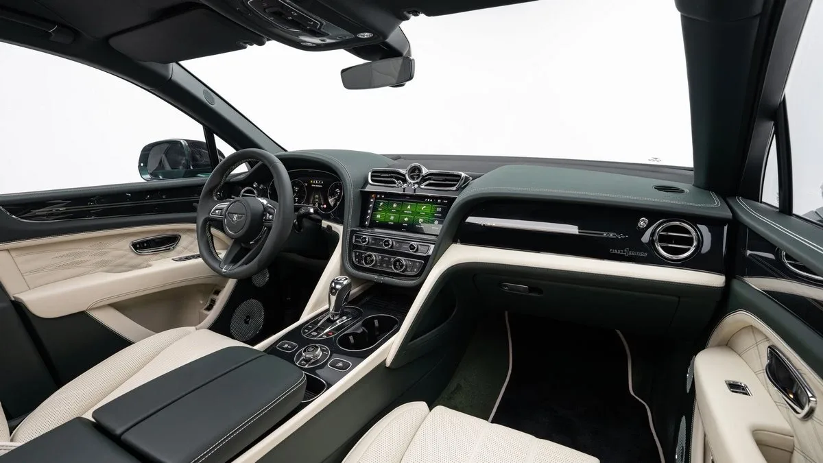 2023 Bentley Bentayga EWB proposée par un concessionnaire spécialisé à Dubai, Émirats arabes unis, photo 19 sur 25