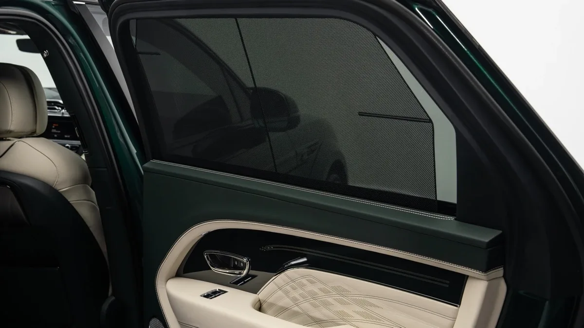 2023 Bentley Bentayga EWB proposée par un concessionnaire spécialisé à Dubai, Émirats arabes unis, photo 23 sur 25