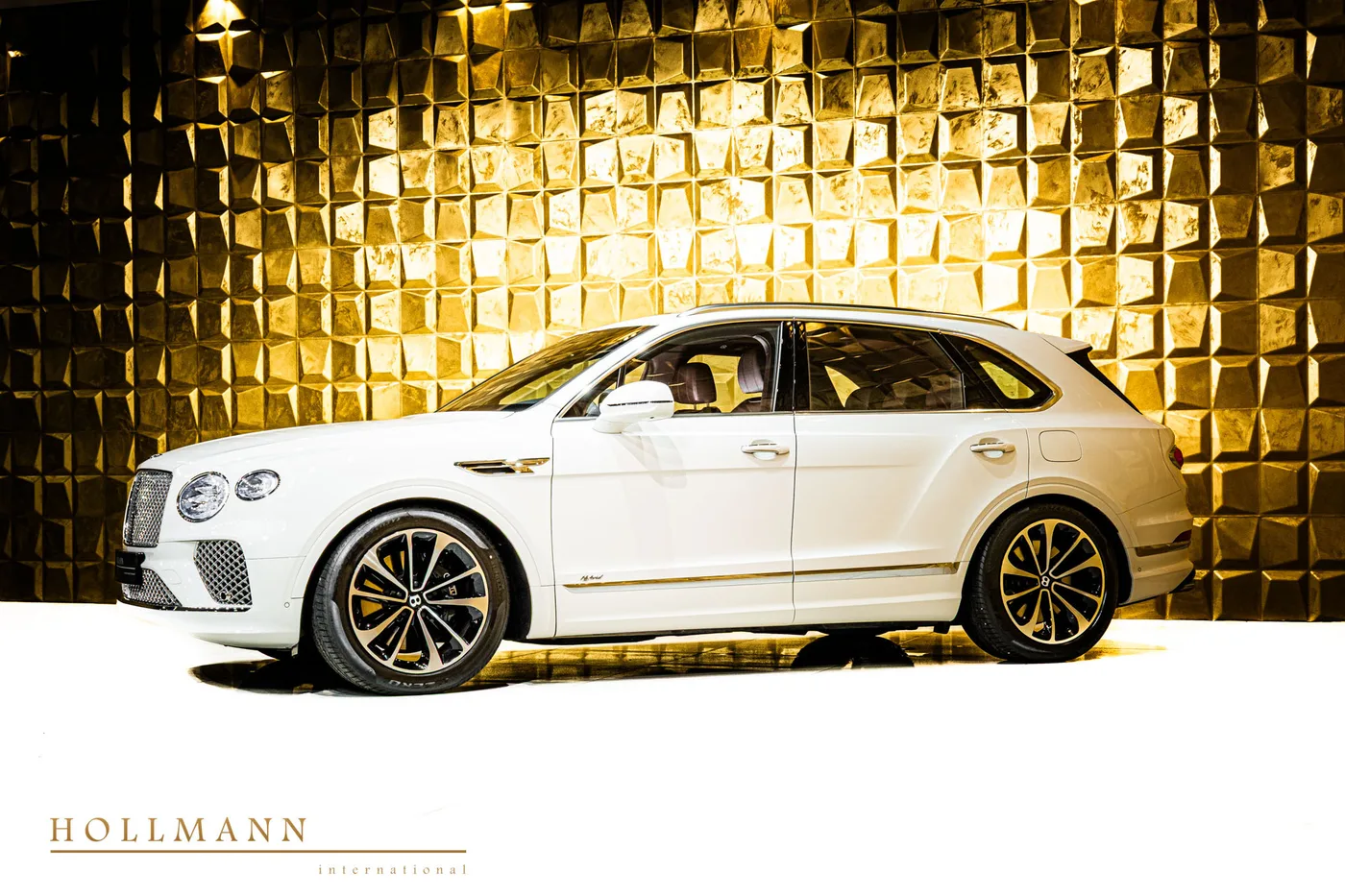 2023 Bentley Bentayga Hybrid proposée par un concessionnaire spécialisé à Stuhr, Allemagne, photo 4 sur 8