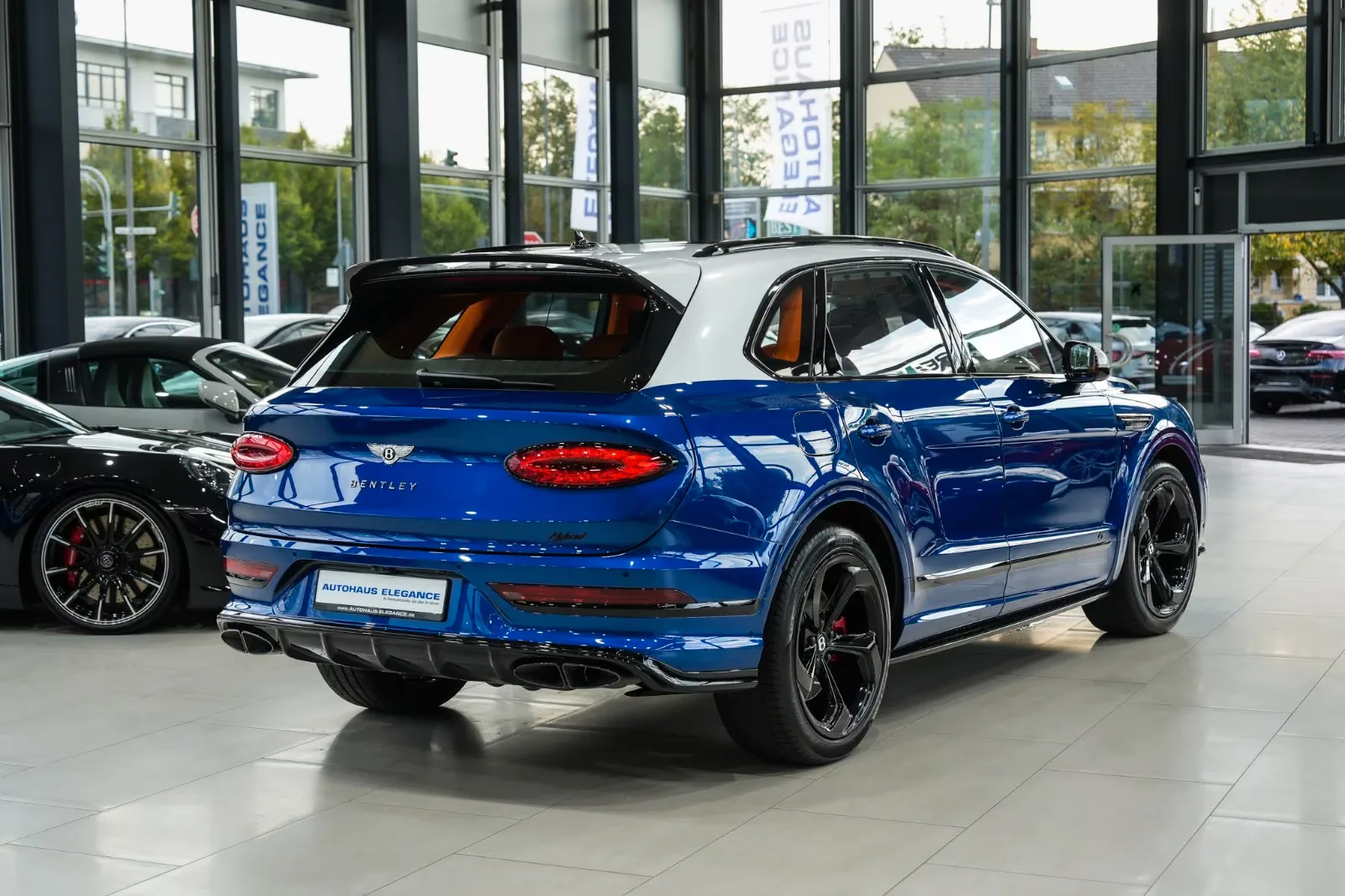2023 Bentley Bentayga Hybrid S, 2/30
