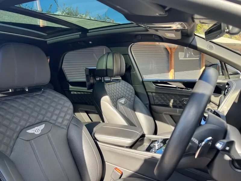 2023 Bentley Bentayga Hybrid, 7/27
