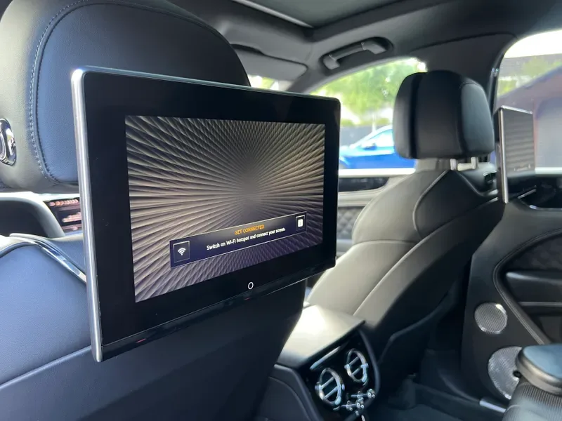 2023 Bentley Bentayga Hybrid, 11/27