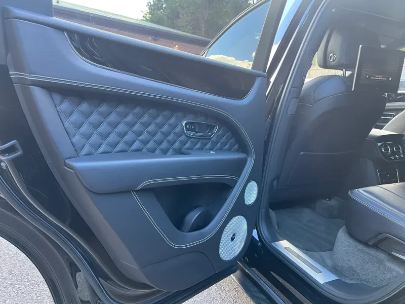 2023 Bentley Bentayga Hybrid, 13/27