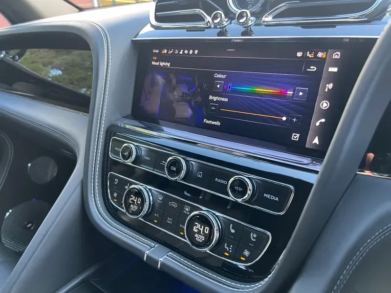 2023 Bentley Bentayga Hybrid, 15/27