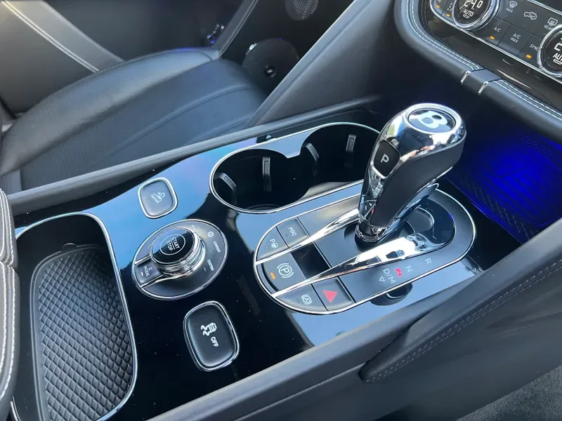 2023 Bentley Bentayga Hybrid, 16/27