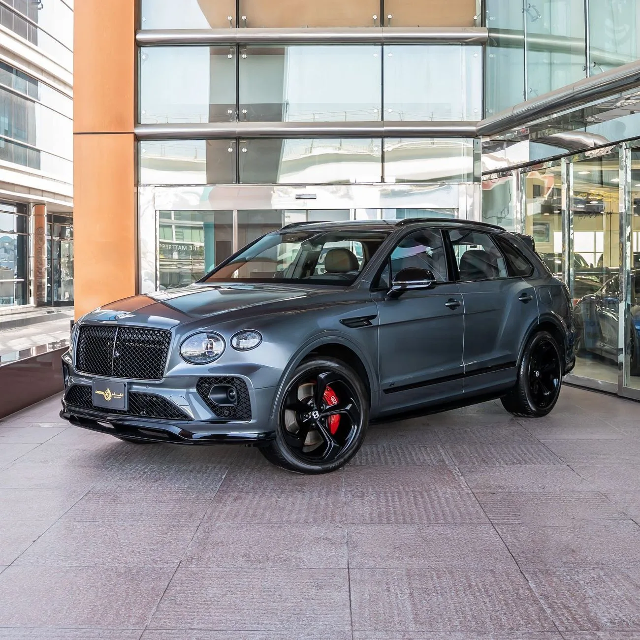 2023 Bentley Bentayga S proposée par un concessionnaire spécialisé à Dubai, Émirats arabes unis, photo principale