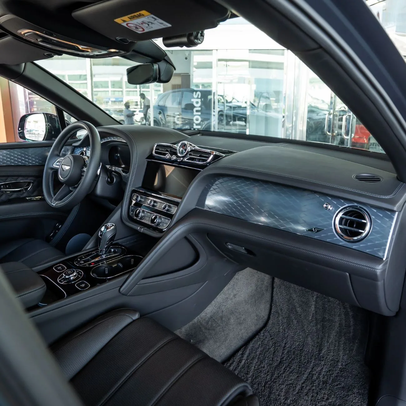 2023 Bentley Bentayga S angeboten von einem Fachhändler in Dubai, Vereinigte Arabische Emirate, Foto 9 von 16