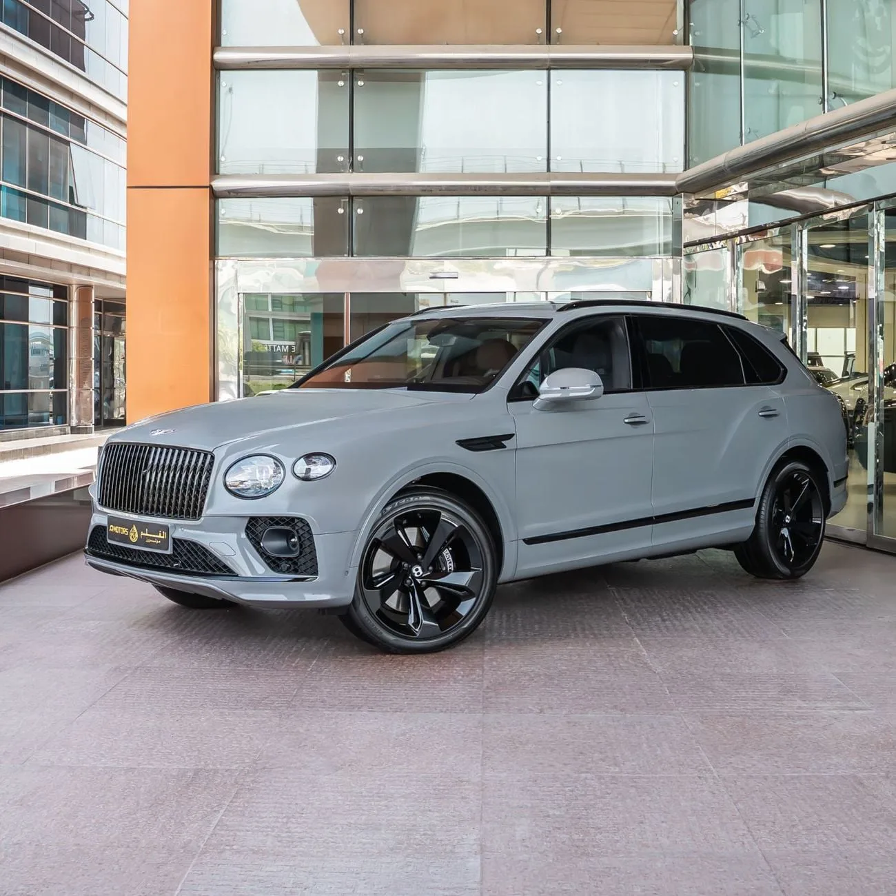 2023 Bentley Bentayga S angeboten von einem Spezialhändler in Dubai, Vereinigte Arabische Emirate, Hauptfoto