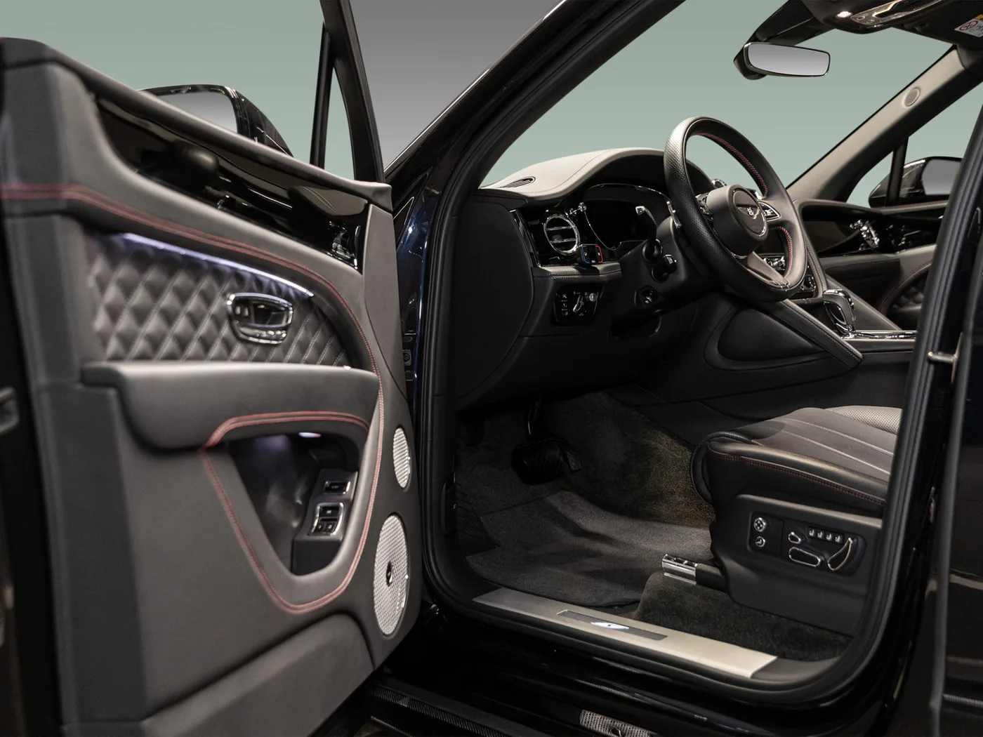 2023 Bentley Bentayga S angeboten von einem offiziellen Bentley-Vertragshändler in Leusden, Niederlande, Foto 11 von 15