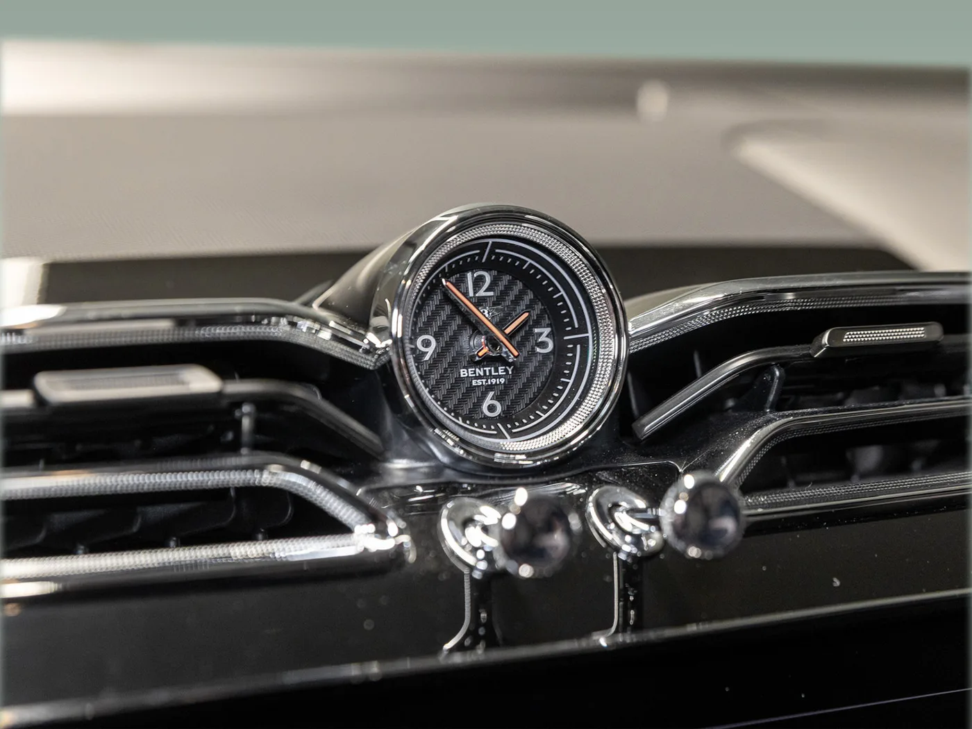 2023 Bentley Bentayga S angeboten von einem offiziellen Bentley-Vertragshändler in Leusden, Niederlande, Foto 12 von 15