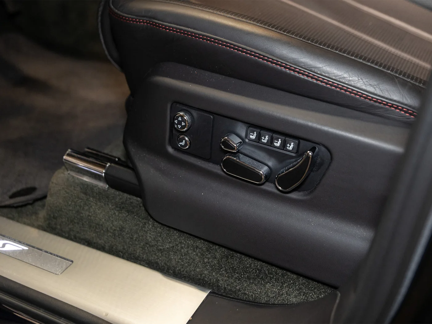 2023 Bentley Bentayga S angeboten von einem offiziellen Bentley-Vertragshändler in Leusden, Niederlande, Foto 14 von 15
