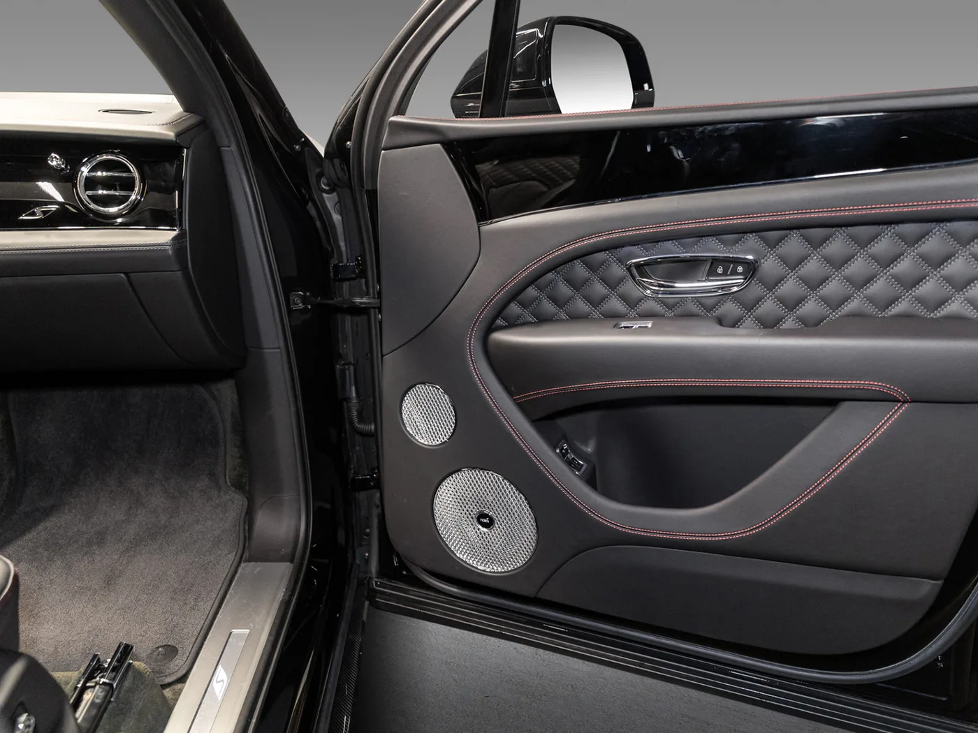 2023 Bentley Bentayga S angeboten von einem offiziellen Bentley-Vertragshändler in Leusden, Niederlande, Foto 15 von 15