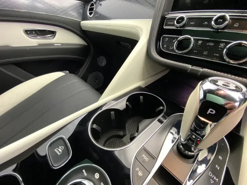 2023 Bentley Bentayga S, 29/30