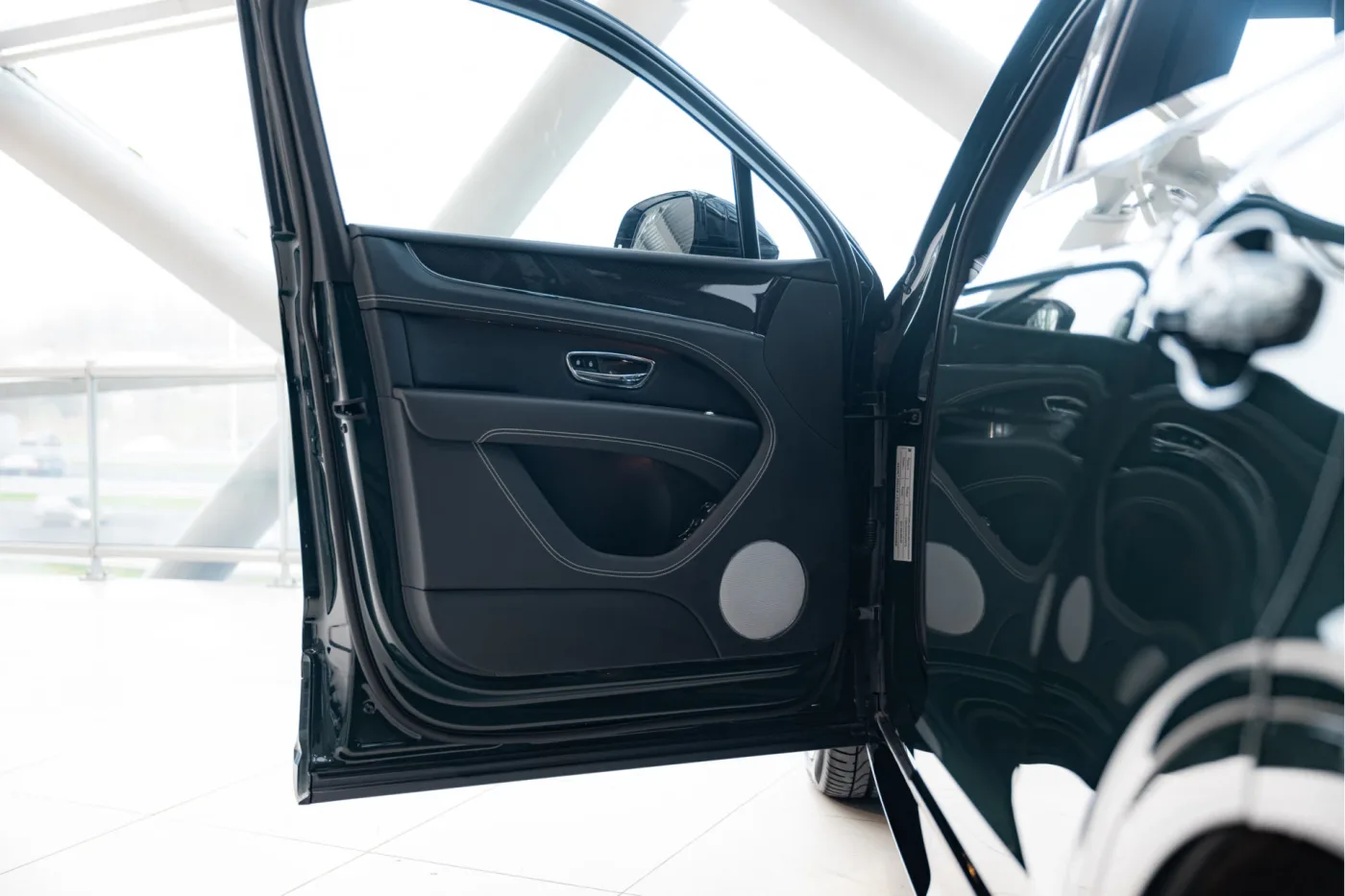 2023 Bentley Bentayga S V8 angeboten von einem offiziellen McLaren und Morgan-Vertragshändler in Utrecht, Niederlande, Foto 3 von 25