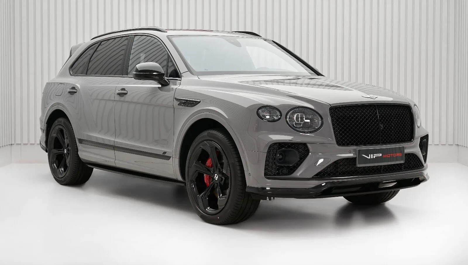 2023 Bentley Bentayga S V8 proposée par un concessionnaire spécialisé à Dubai, Émirats arabes unis, photo principale