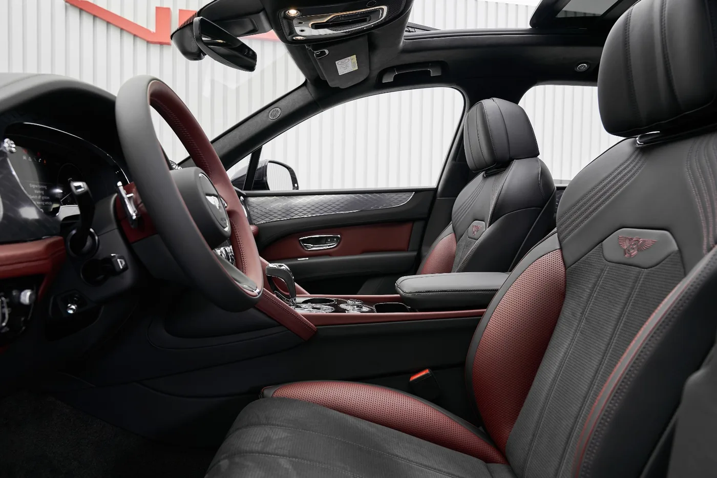 2023 Bentley Bentayga S V8 angeboten von einem Fachhändler in Dubai, Vereinigte Arabische Emirate, Foto 10 von 10