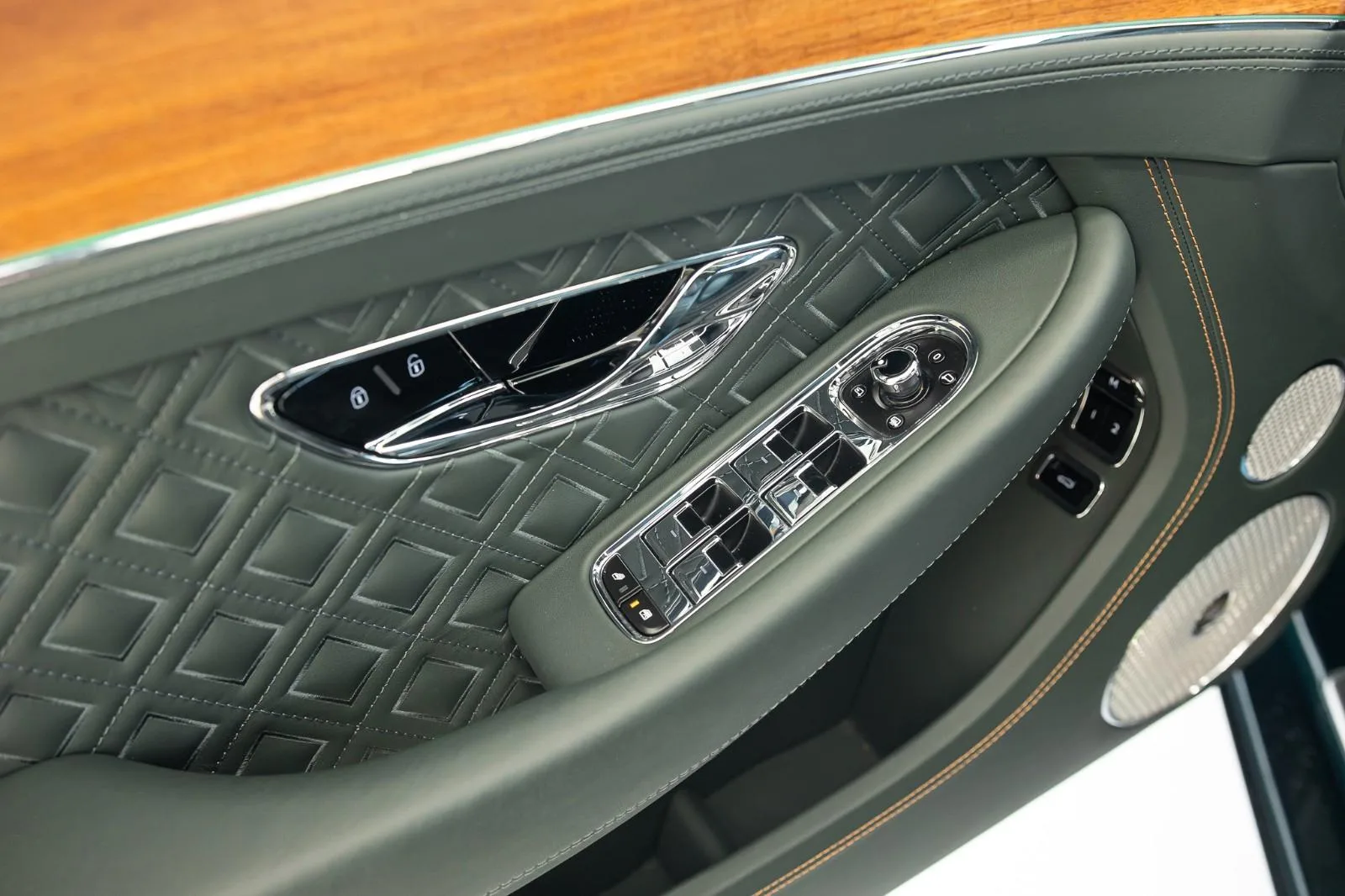 2023 Bentley Continental GT Azure V8, 18/24