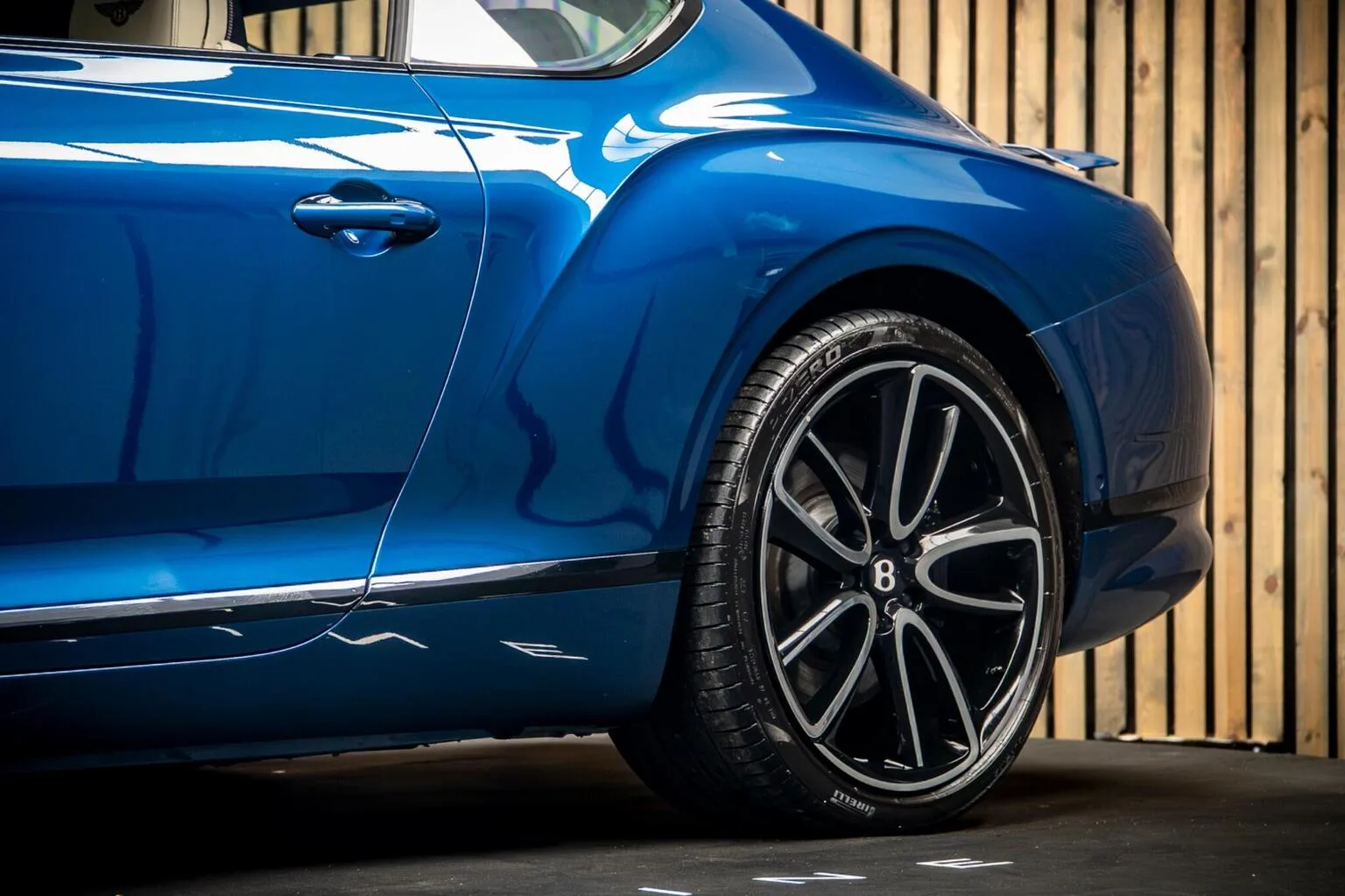 2023 Bentley Continental GT Azure, 15/30