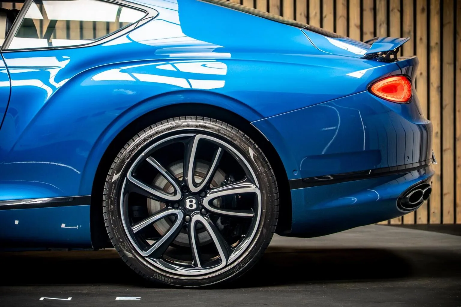 2023 Bentley Continental GT Azure, 17/30