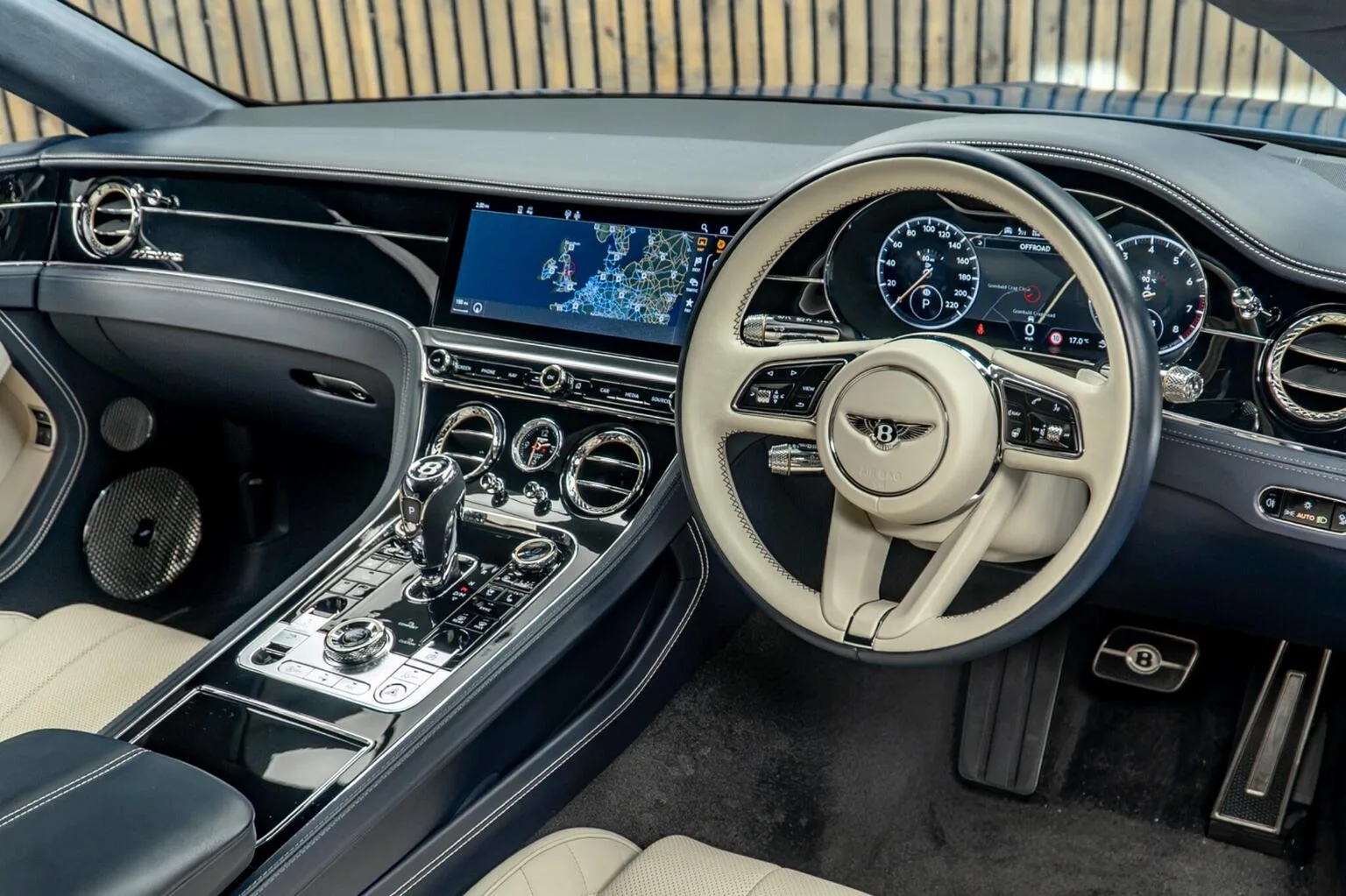 2023 Bentley Continental GT Azure, 22/30