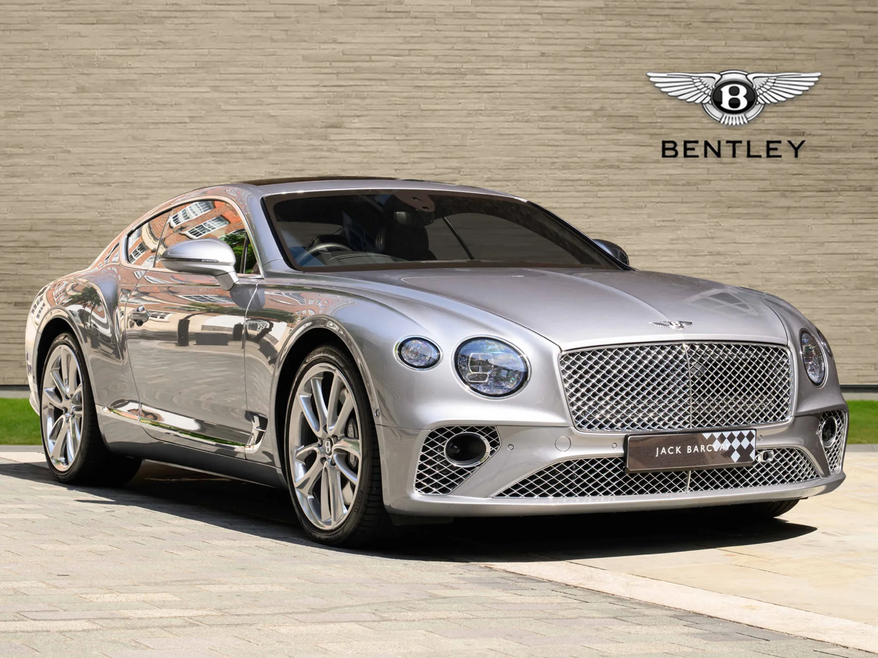 2023 Bentley Continental GT proposée par un groupe de concessions agréées à London, Royaume-Uni, photo principale